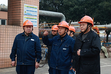 1770598543881119.jpg 傅利才深入大修現(xiàn)場.jpg