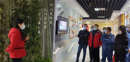 20201126 納溪區(qū)檢察院文化中心主任、法治副校長龔國詩生動、精彩的講解2_看圖王.jpg