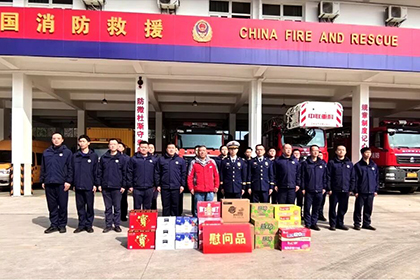 瀘州市消防救援支隊(duì)慰問公司消防救護(hù)隊(duì)員