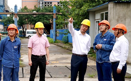 瀘州市委常委副市長(zhǎng)劉春率隊(duì)來(lái)我公司進(jìn)行節(jié)前綜合大檢查