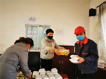 瀘天化股份公司領(lǐng)導(dǎo)慰問銷售一線員工及運(yùn)輸客戶