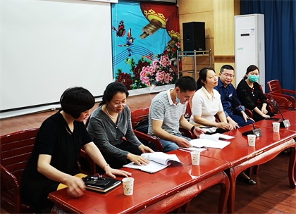 瀘州市總工會(huì)副主席邵怡一行來我公司走訪慰問困難職工