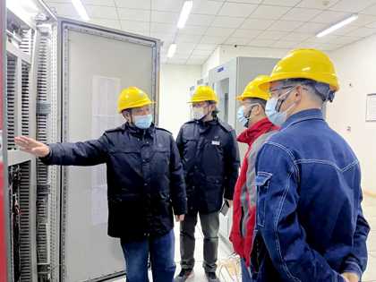 瀘天化股份公司領(lǐng)導(dǎo)趙永清、陳占清深入一線檢查指導(dǎo)大修工作