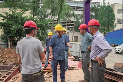 瀘天化股份公司黨委書記廖廷君深入施工現(xiàn)場開展安全生產督查行動