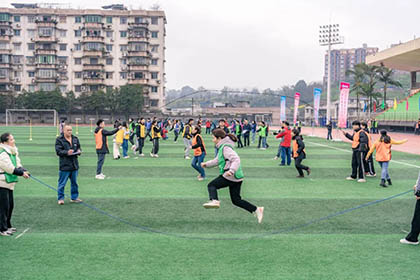 守正創(chuàng)新?lián)姑?砥礪奮進新征程——瀘天化股份公司慶?！叭恕惫?jié)主題活動燃動全場